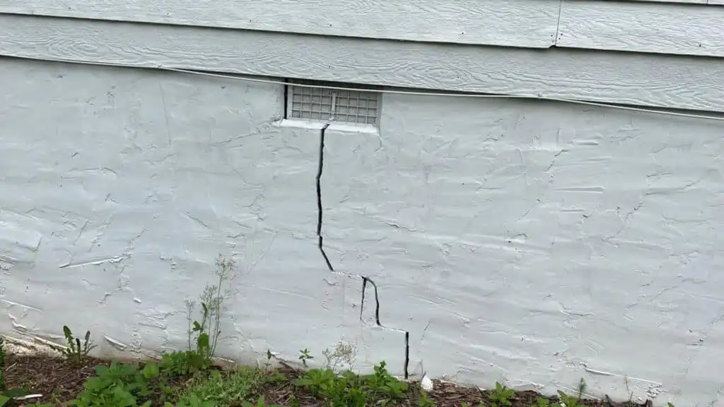 Uneven foundation settlement causing a crack on outside of home