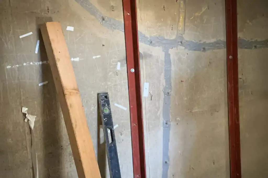 Polyurethane wall crack injection in a basement wall